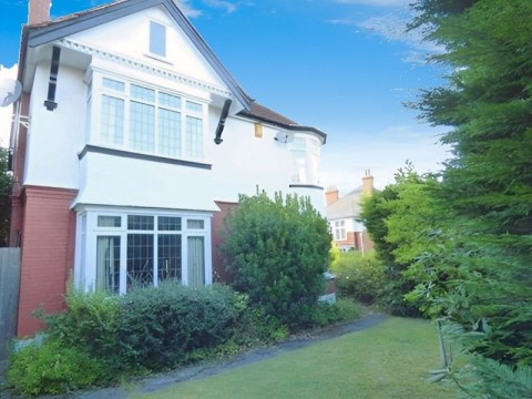 View Full Details for Detached Student House With Two Bathrooms - Fitzharris Avenue, Winton