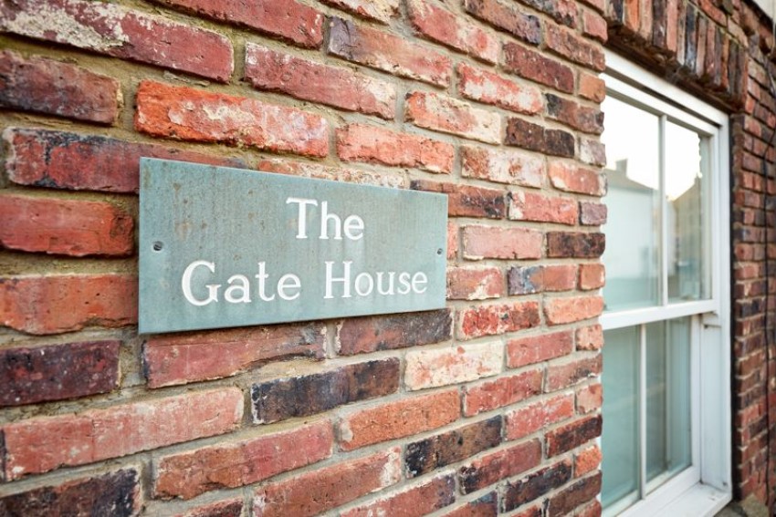 Images for The Gate House, Great North Road, Wentbridge
