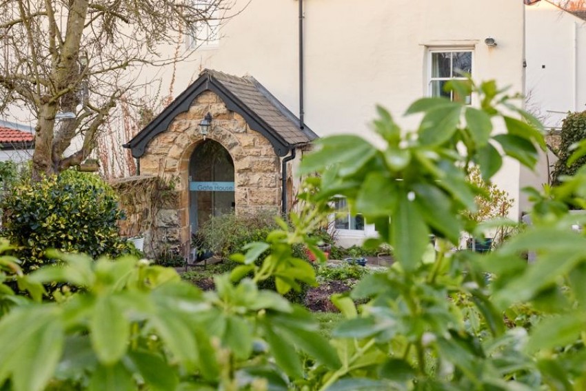 Images for The Gate House, Great North Road, Wentbridge