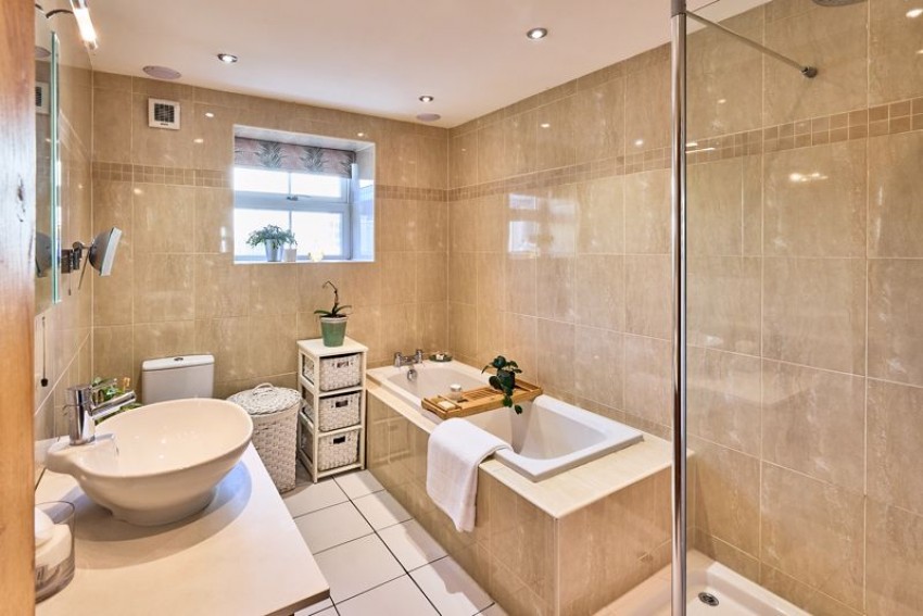 Images for The Gate House, Great North Road, Wentbridge