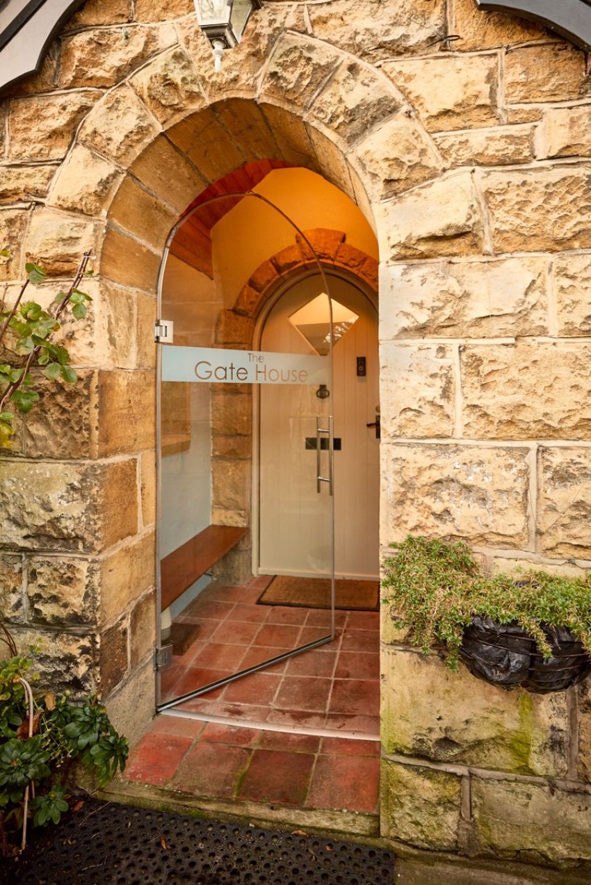 Images for The Gate House, Great North Road, Wentbridge