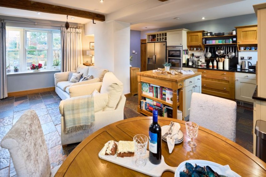 Images for The Gate House, Great North Road, Wentbridge