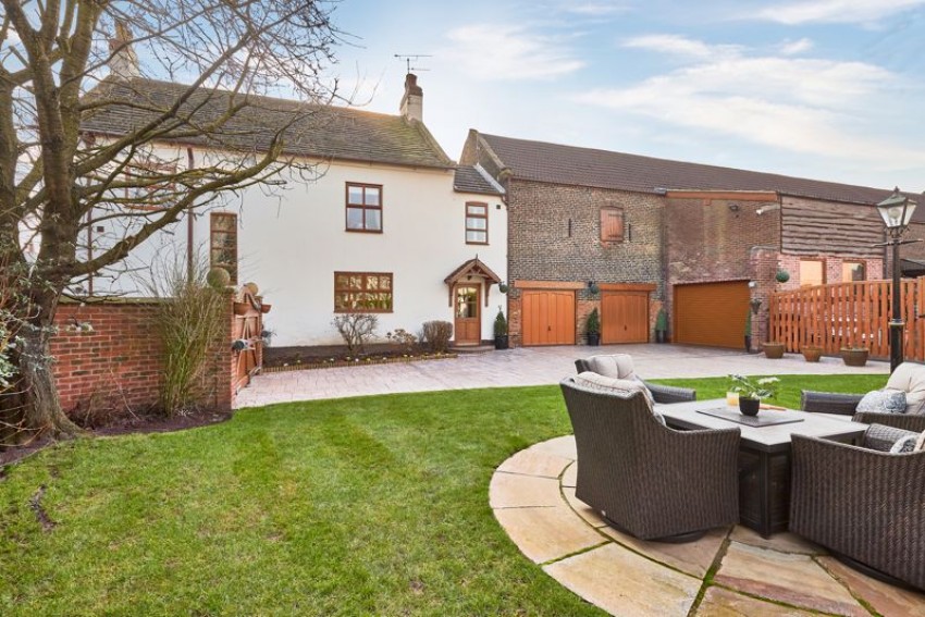 Images for Wood Farmhouse Doncaster Road, Goole