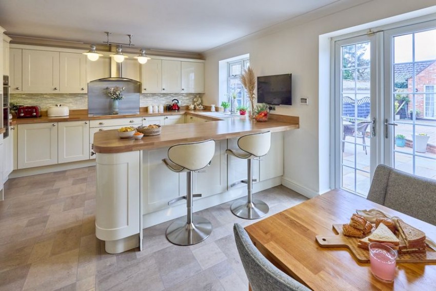 Images for 37B High Street, Hook