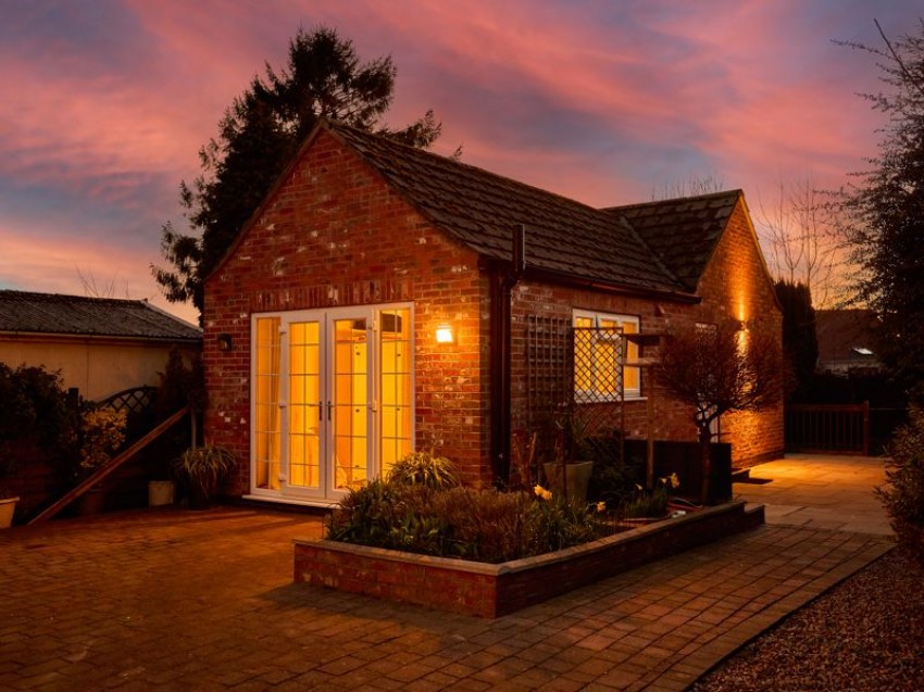 Images for 37B High Street, Hook