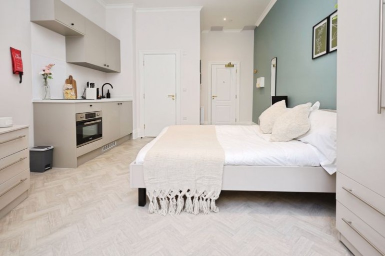 New build luxury apartment with bills included seconds from beach