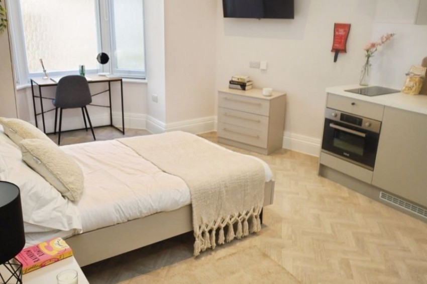 Images for New build luxury apartment with bills included seconds from beach