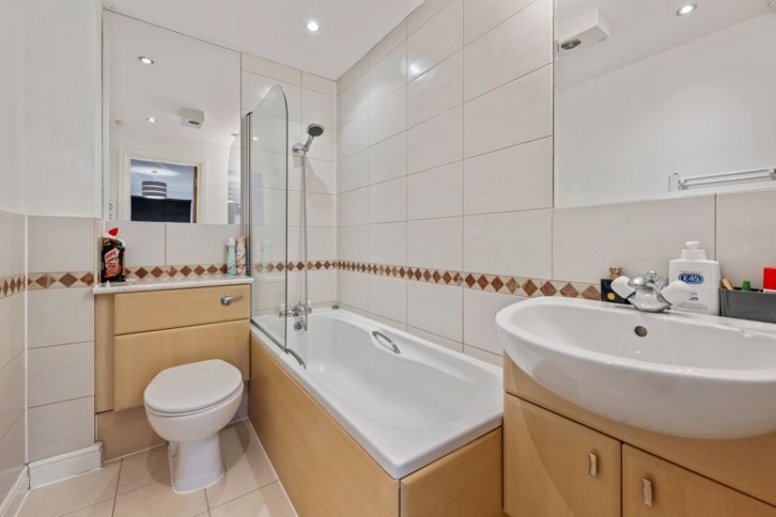 Images for The Pines, Knyveton Road