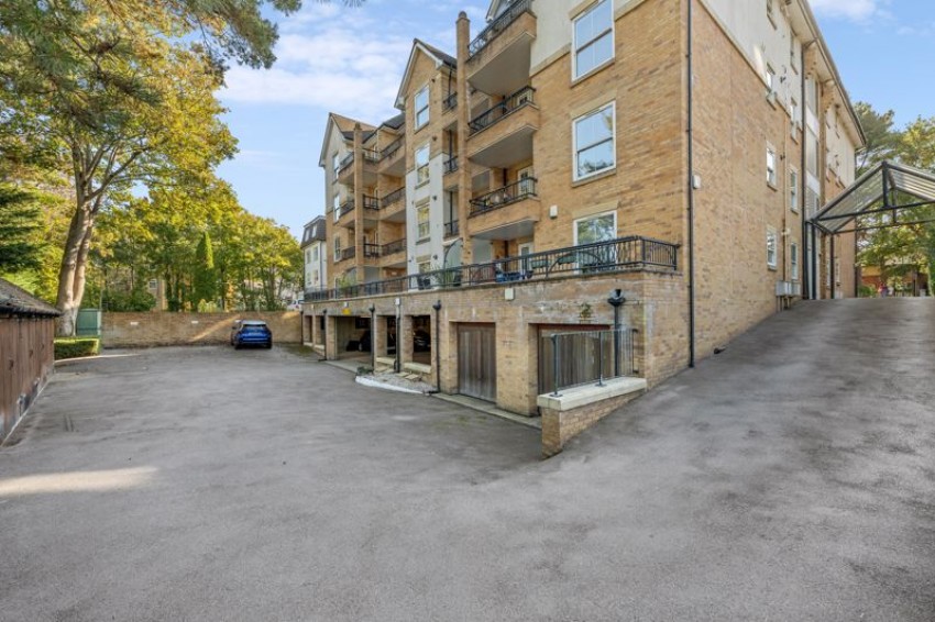 Images for The Pines, Knyveton Road