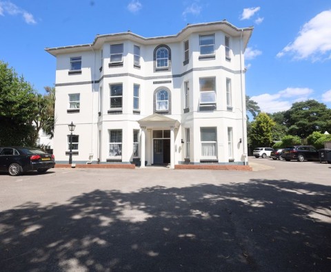View Full Details for Large Character Apartment On Lansdowne Road, Bournemouth