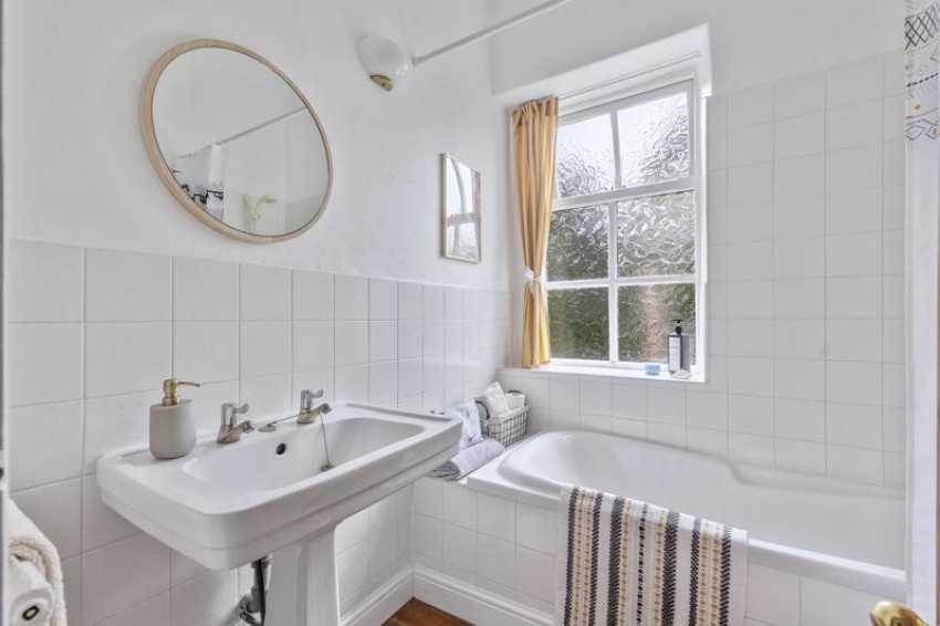 Images for Harrogate Road, Apperley Bridge