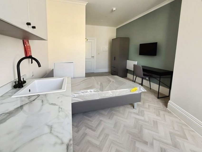 Images for New build luxury apartment with bills included situated by the beach