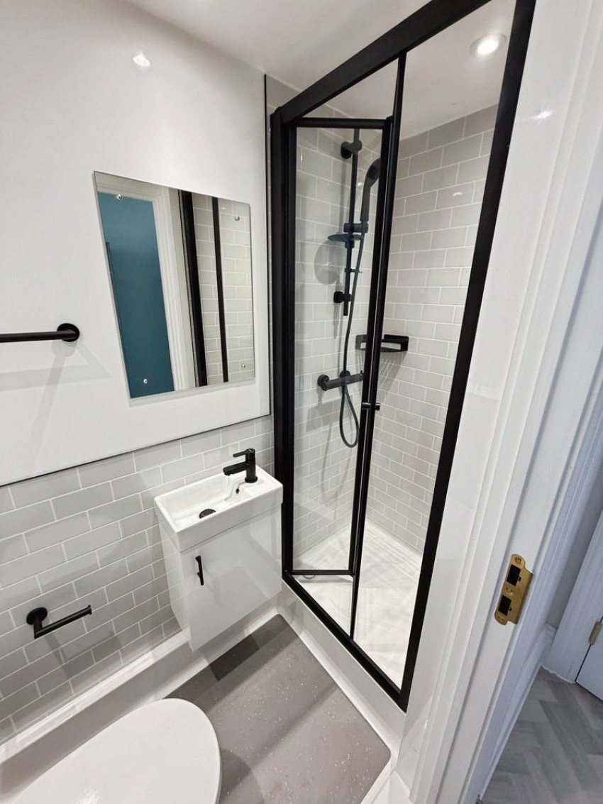 Images for New build luxury apartment with bills included situated by the beach