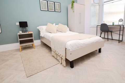 View Full Details for Luxury apartment with bills included moments from beach