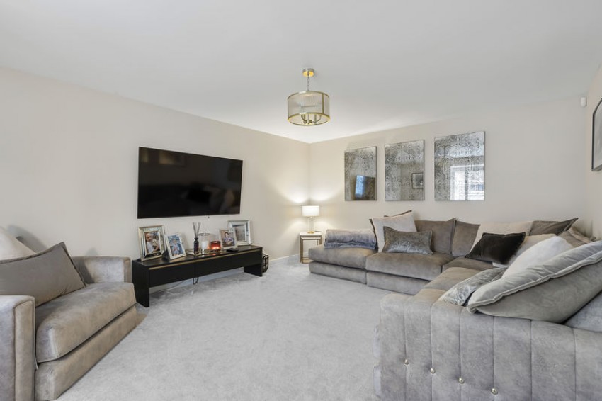 Images for New House Farm Drive, Menston