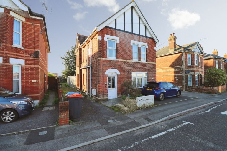 Freehold Garden Flat In Bemister Road, Bournemouth