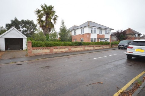 View Full Details for Huge Detached Family Home In Talbot Park, Bournemouth