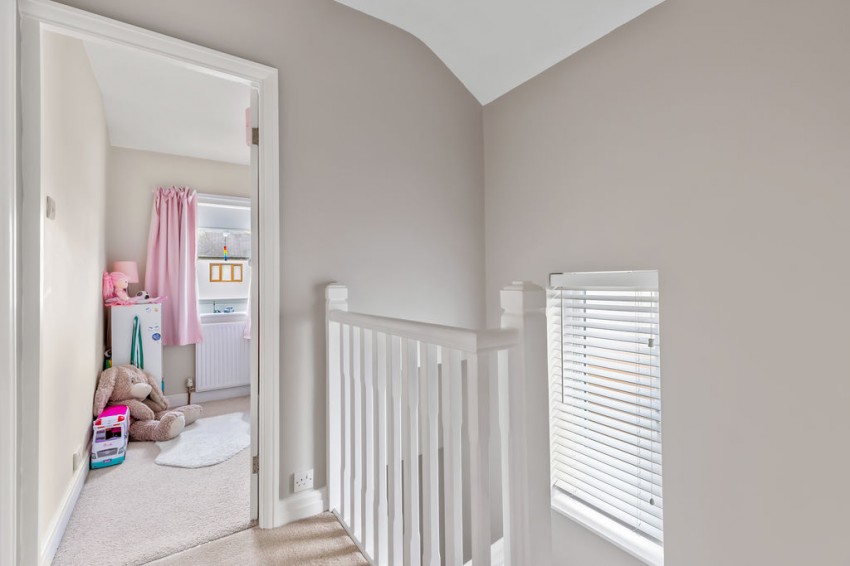 Images for South Hill Drive, Gilstead