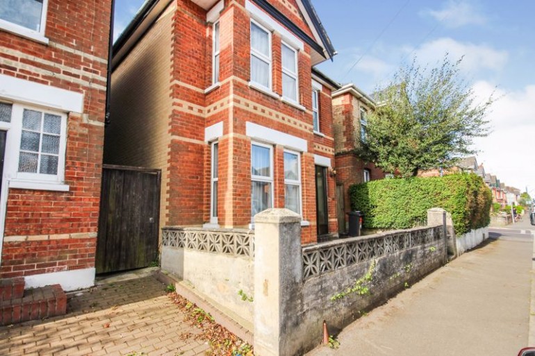 Detached Four Bedroom Student House, Winton