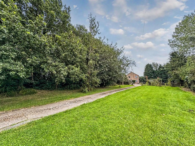 Pontefract Road, Hemsworth
