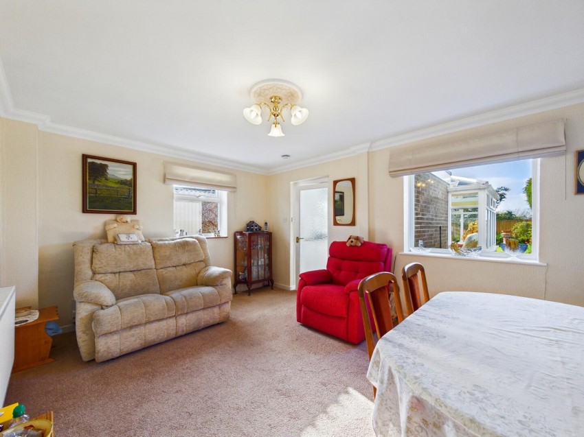 Images for Hollingthorpe Grove, Hall Green, Wakefield