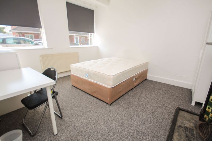 Images for Five Double Bedroom Student House In Winton