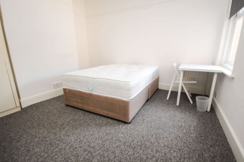 Images for Five Double Bedroom Student House In Winton