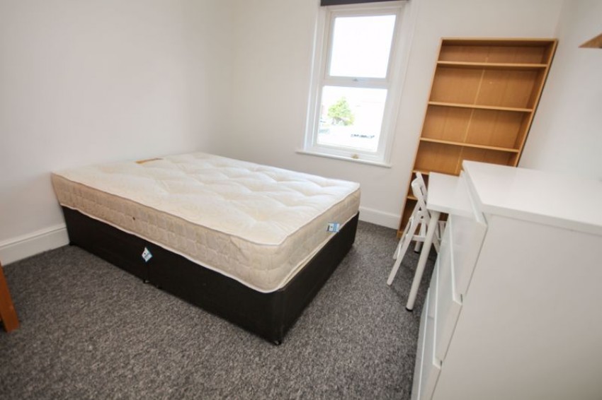 Images for Five Double Bedroom Student House In Winton