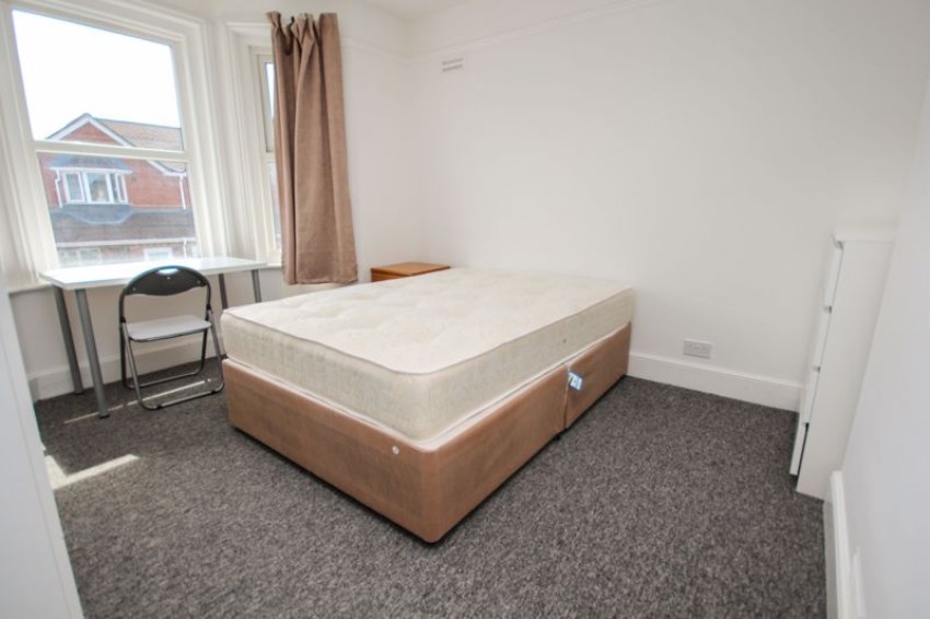 Images for Five Double Bedroom Student House In Winton