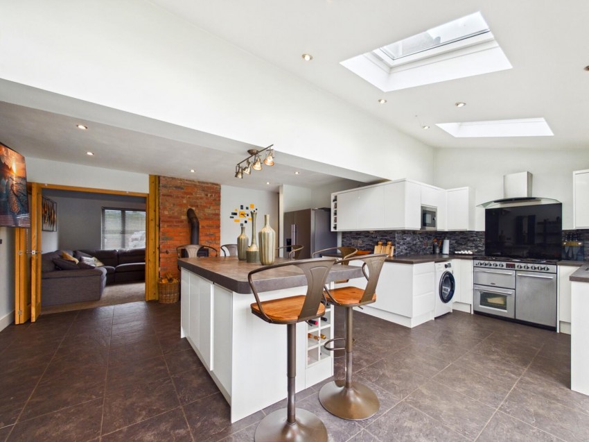 Images for Long Crest, Pontefract