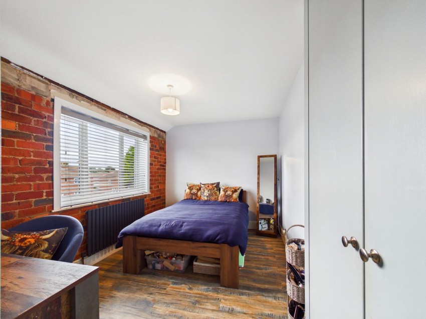 Images for Long Crest, Pontefract