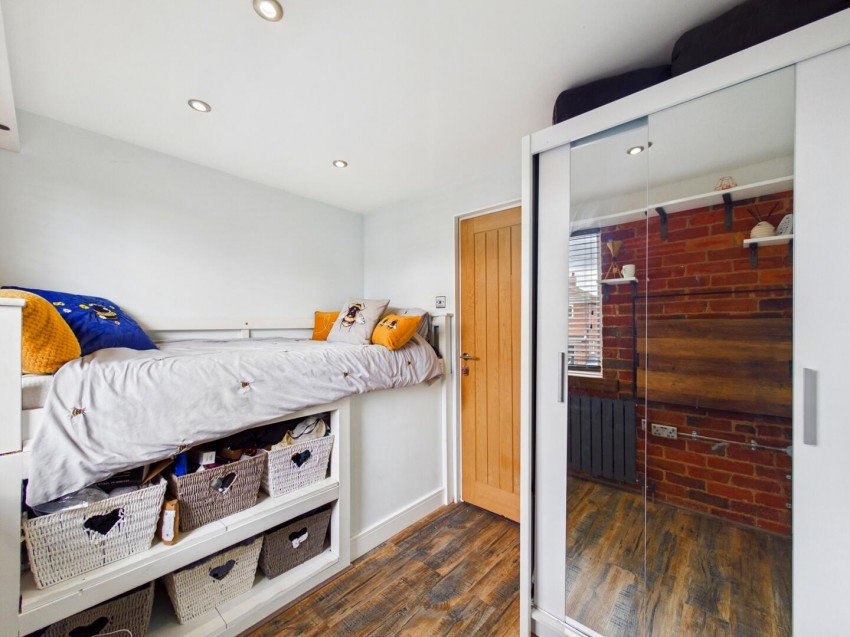 Images for Long Crest, Pontefract