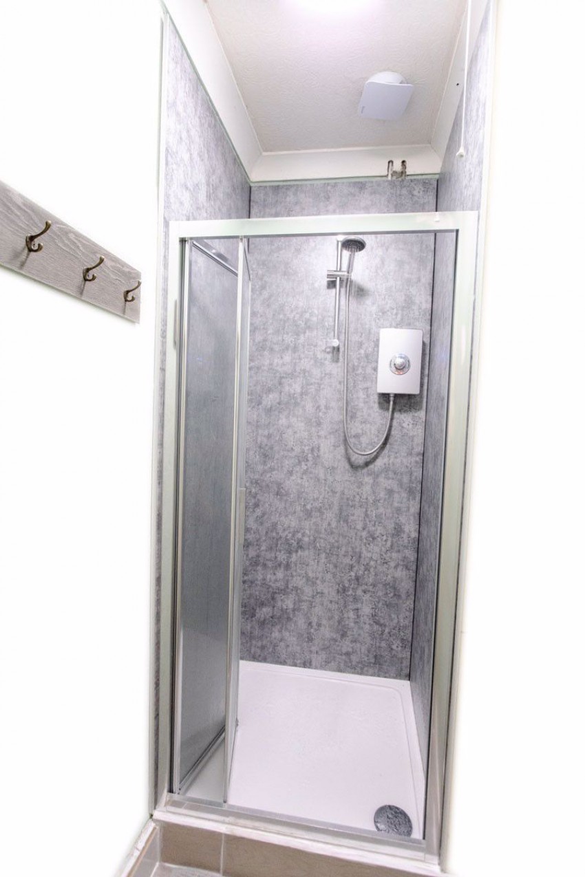 Images for Five Bedroom Flat, Bills Included