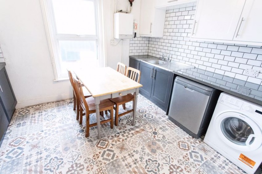 Images for Five Bedroom Flat, Bills Included