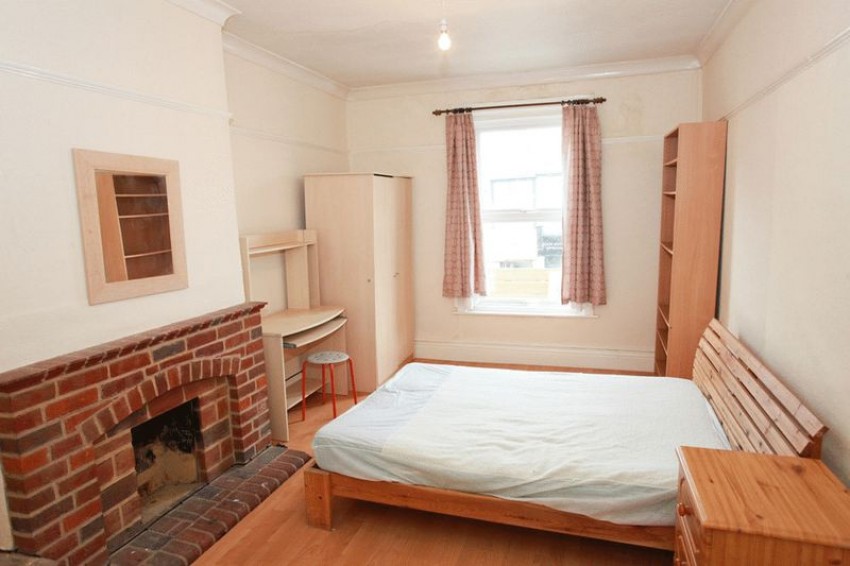 Images for Five Bedroom Flat, Bills Included