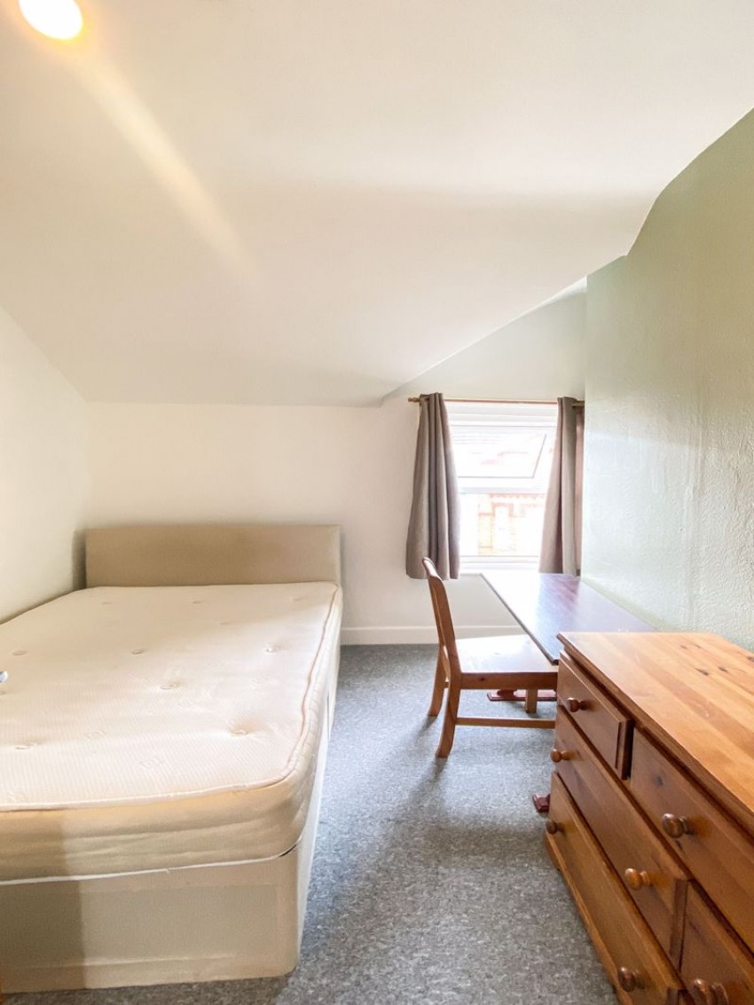 Images for Bournemouth Town Centre, Some Bills Included